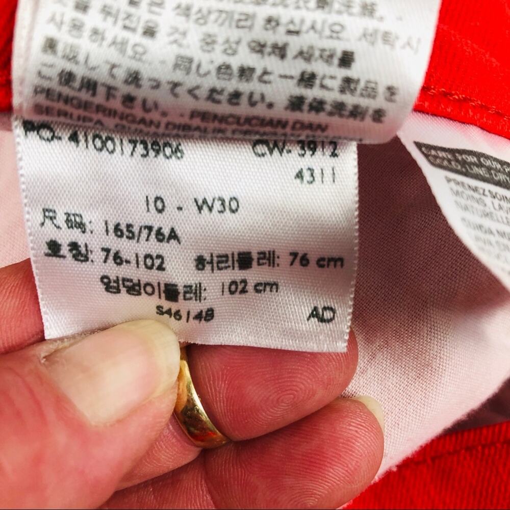 Levi’s Red Cropped Capri Jeans Size 10 - image 6